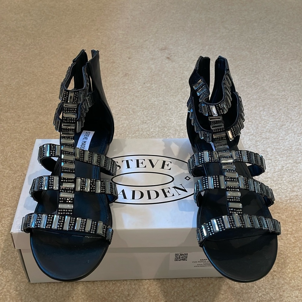 Steve Madden new black and silver sandals